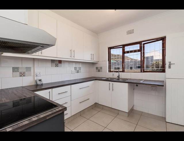 2 BEDROOM APARTMENT FOR SALE IN FISH HOEK